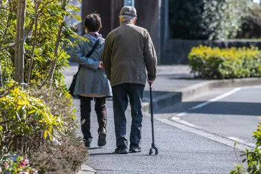 1年間で日本人が83万7000人減少…大阪・堺市の人口と同等　70歳以上は初めて2000万人超え