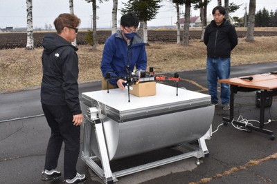 農作業で留守、民家点在…再配達難の農村　ドローンで解決？実証実験