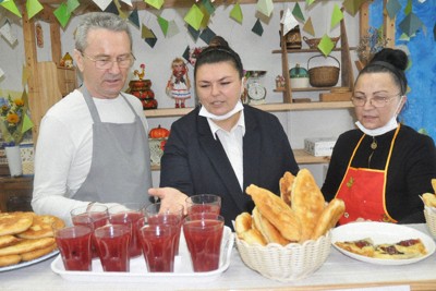 ウクライナ料理店で交流を　避難民の働く場創出　大分・別府に開店