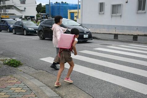 教諭や市民らが自主的に交通整理　大規模停電で信号が未復旧の交差点　宮古島市