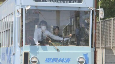 小学生が路面電車の運転士体験…岡山電気軌道でこどもの日を前にイベント【岡山】