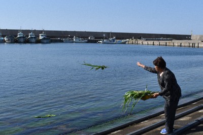 三重の離島で無病息災願う「菖蒲上げ」　過疎と高齢化、継承に影