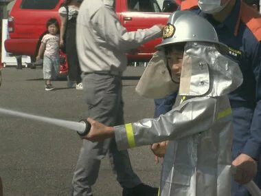 “震度6強”の揺れも体験…子供達に防災を学んでもらうイベント 警察・消防・自衛隊等が参加 三重・尾鷲市