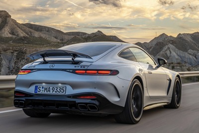 メルセデスAMG GT 新型登場、高性能ラグジュアリーモデルの魅力とは？［詳細画像］