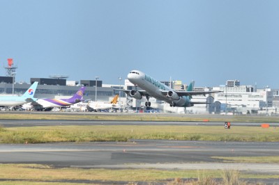 ユナイテッド航空機が福岡空港に緊急着陸　機体に不具合、けが人なし