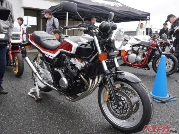 ここまでやればもう完璧！？ CBX400FルックをCB400SFで楽しむ