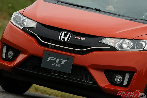 ホンダの名機[VTEC]搭載!!　しかも中古車は破格の60万円！　フィットRSは走りがハンパなく良かった!!!!