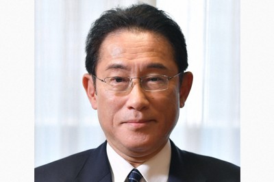 「被害者に寄り添う対策を」　岸田首相、国会内でメッセージ展鑑賞