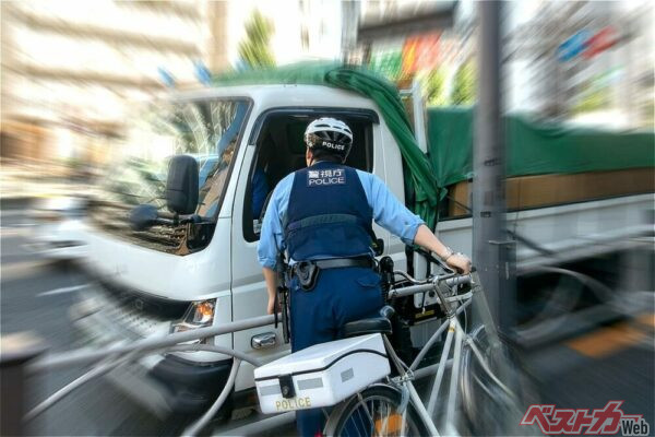 信号待ちで運転手が交替するのはNG！　ダメと書いてないのに怒られる「うっかり交通違反」に注意せよ！