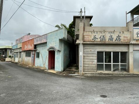 辺野古の傷害事件から一夜　現場近くの小中学校、保護者同伴での登下校を呼びかけ　外国人の男が逃走中