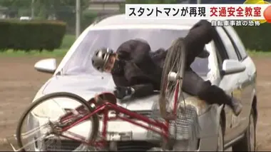 スタントマンが再現　自転車事故の恐怖　中学校で交通安全教室＜岩手・盛岡市＞