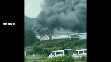 養鶏場火事で約4万5000羽のニワトリが死ぬ…溶接作業中の火花が燃え移ったか　神奈川・愛川町