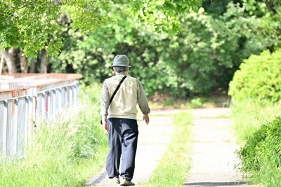 認知症の人が望む外出を続けるには　みなさんと考えていきます