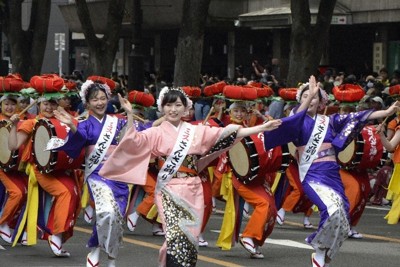 東北6県の夏祭りが集結　東北絆まつり、仙台中心部でパレード