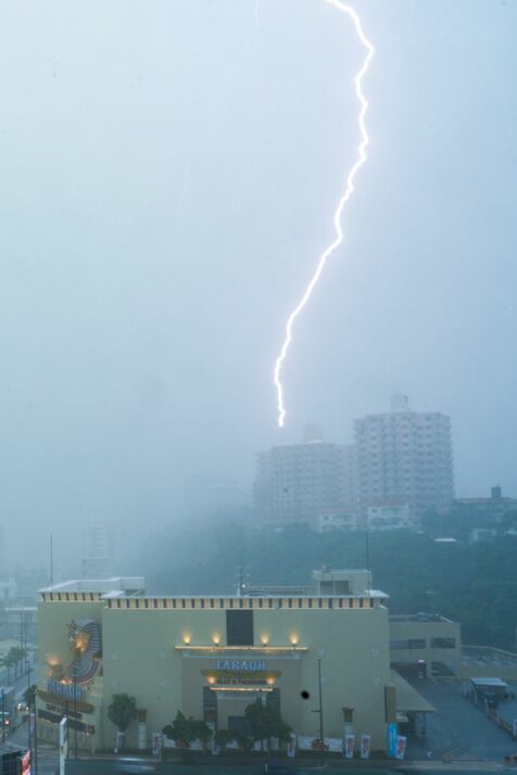 豊見城市付近などに110ミリの記録的短時間大雨情報　沖縄本島地方、各地で大雨や雷　那覇市など6市町に土砂災害警戒情報【14日午前】