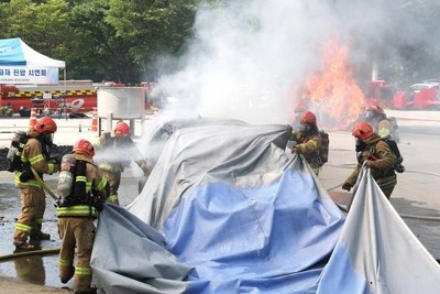 被せて消火!! EV火災向け、高耐熱防火ブランケットを日本導入