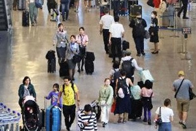 5月の訪日客304万人　3カ月連続で300万人超え、円安後押し