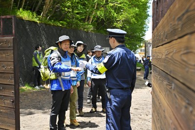 富士山入山規制　リストバンドでゲートを通過　7月1日に山開き