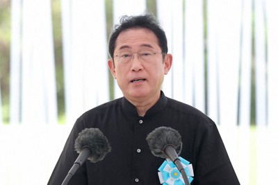 首相あいさつ中に男性叫ぶ　会場外へ連れ出され　沖縄・戦没者追悼式