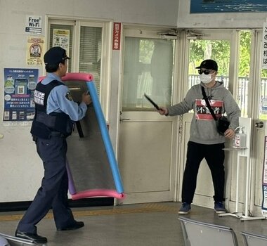 ”刃物を持った不審者”を想定 JR駅で駅員らが防犯訓練 利用者増える夏を前に警察への伝達や”さすまた”の使用方法など確認 北海道厚岸町