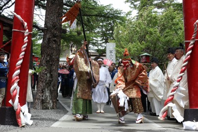 富士山が山開き　規制の「吉田ルート」にぎわいは?　服装巡り注意も