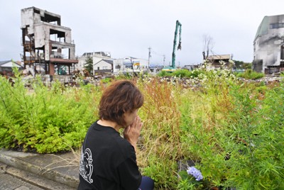 「帰りたいと思える町に」　家屋が倒れたままの輪島　朝市通りで追悼