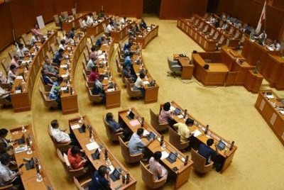 沖縄県議会が米政府や米軍に抗議決議　相次ぐ性的暴行事件受け