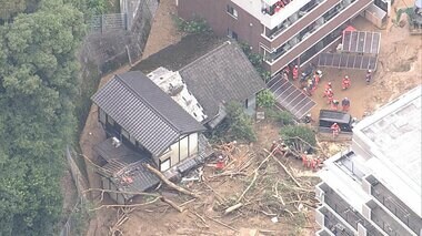 松山城で土砂崩れ　3人の捜索続く　大雨…午前4時に住宅を襲う