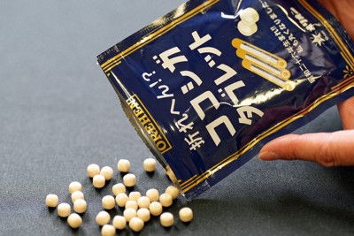 「折れへん」ココアシガレット発売へ　100年愛されるお菓子に