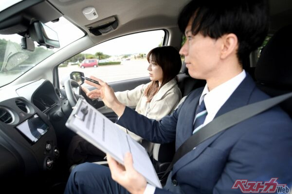 クルマの運転って「習うより慣れろ」ってこと!?　教習所で教えてもらってもあまり役に立たないだろう運転術4選