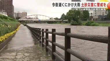 大雨で線路脇の斜面が崩落　ＪＲ大船渡線全線で運転見合わせ　ゴムボート川下り大会は中止　岩手県