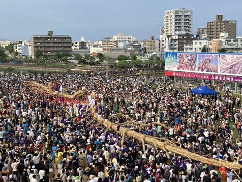 与那原大綱曳、３分11秒の熱戦　西が昨年の雪辱を果たす　沖縄三大綱引き