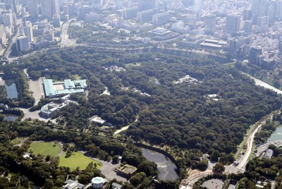 皇居馬車庫の休憩室でぼや　床や天井焼く　けが人、馬への被害なし