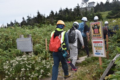 青森・八甲田山系の登山道でパトロール　クマ出没で入山規制中