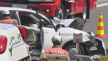 工事渋滞の車列に車突っ込む　追突された車の1人重体・5人重軽傷　中央道下り線　約4時間半通行止めに　　