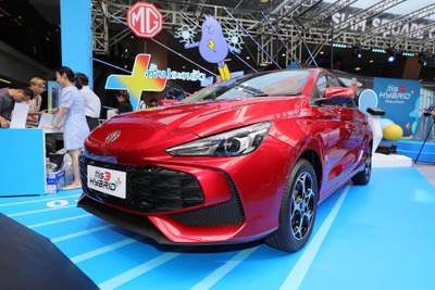 MGの新型ハイブリッド車「MG3 HYBRID+」発表、満タンで800km走れるとアピール