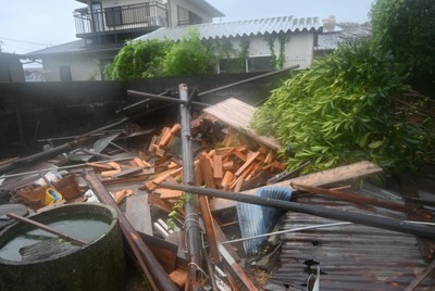 台風10号接近、九州で強風被害相次ぐ　瓦やガラスでけが人も