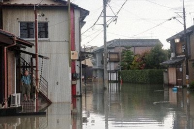 台風10号、熱帯低気圧に　引き続き大雨に警戒　交通なお乱れ