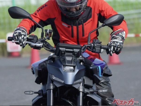 ヤマハY-AMTとホンダE-クラッチを比較試乗！ スポーツバイクの楽しさをよりアップするのはどっち？