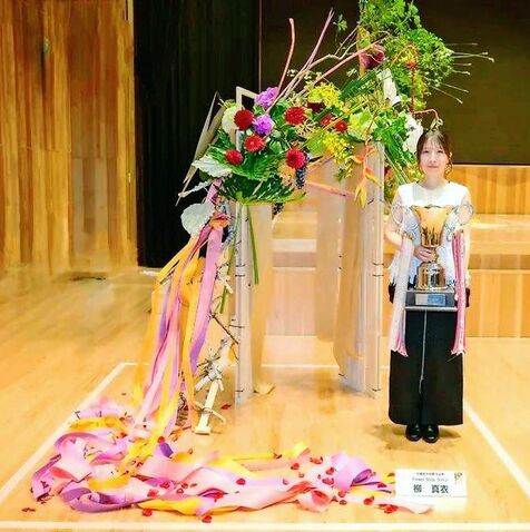 フラワーデザインの全国大会　北谷町の柳さんが優勝　大きな花束をデザイン　「まだ夢のよう」