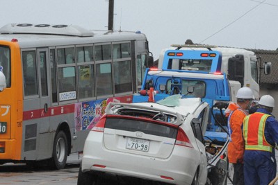 函館バスと乗用車が正面衝突　車運転の22歳死亡、乗客ら19人けが