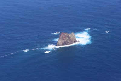 八丈島などの津波、火山活動に起因か　マグマによる断層破壊の可能性