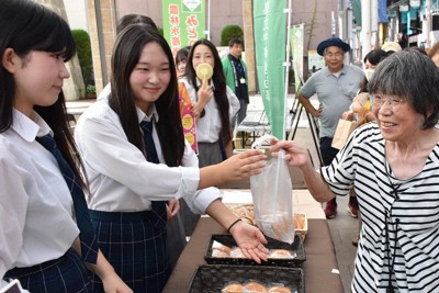 廃棄の酒かすでマドレーヌ　高校生が開発　食品ロス、アレルギー配慮