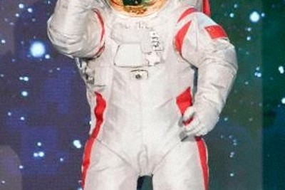 中国、月面用の宇宙服を公開　2030年までに着陸目指す