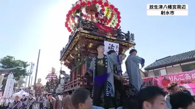 威勢よく新湊曳山祭　能登半島地震の液状化による道路被害が復旧し、例年通りのルートを巡行