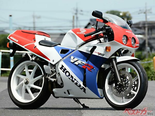 ホンダ400ccV4エンジンの黄金期に活躍した、NC30型VFR400R