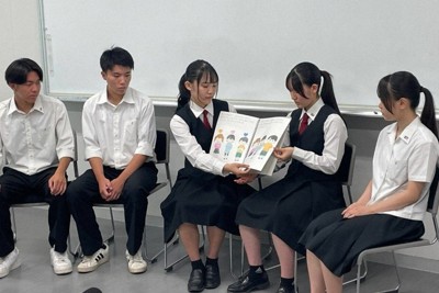 自分を大事に　LGBTQの子どもに届け　高校生が絵本制作へCF