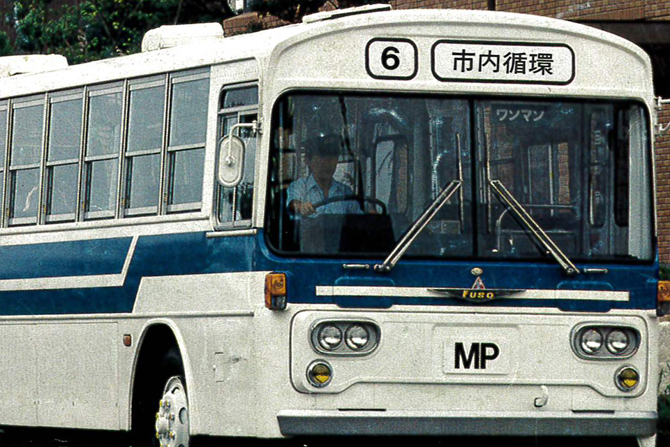 「前・中」「前・後」「前のみ」という1980年頃の典型的ドアバリエーションを持つ“三菱 MP”をカタログで見る!!