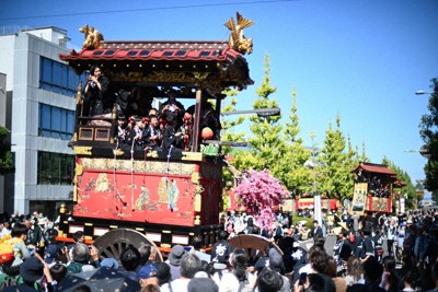 3輪の曳山、からくり人形　400年の伝統に歓声　滋賀・大津祭