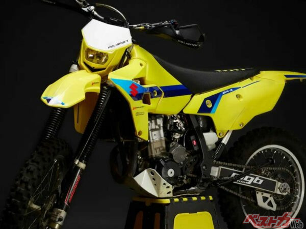 まるで新型DR-Z400S！？ ポリスポーツの外装キットでDR-Z400Sが美しく進化